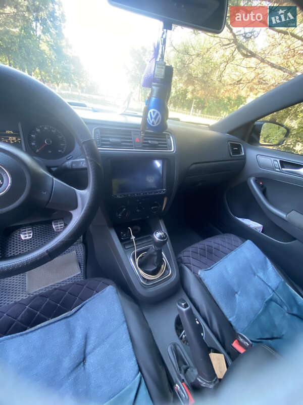 Седан Volkswagen Jetta 2011 в Ширяево