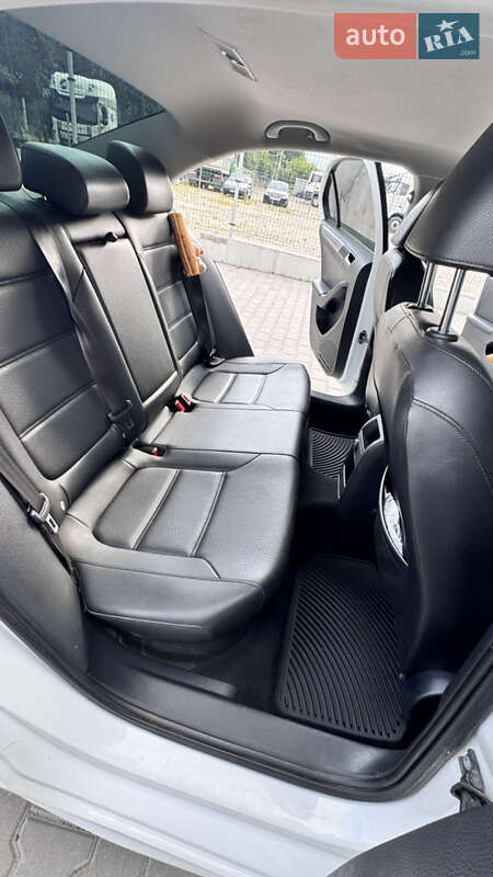 Седан Volkswagen Jetta 2016 в Пустомытах фото 16 Седан Volkswagen Jetta 2016 в Пустомытах