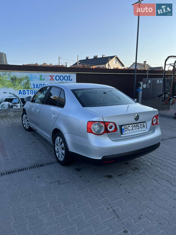 Седан Volkswagen Jetta 2006 в Львові