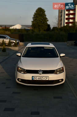 Седан Volkswagen Jetta 2012 в Тернополі