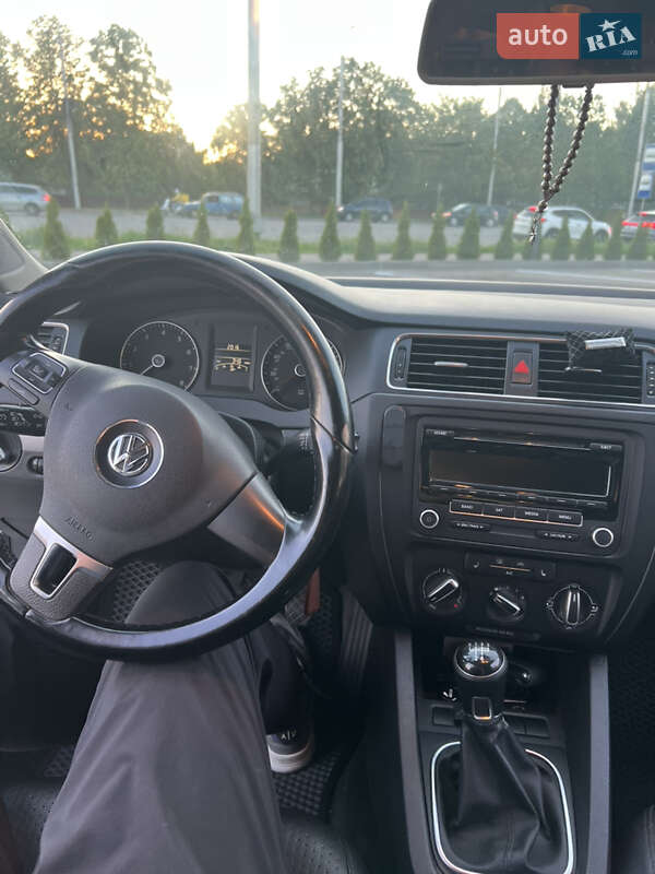 Седан Volkswagen Jetta 2013 в Харькове