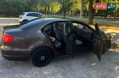Седан Volkswagen Jetta 2010 в 