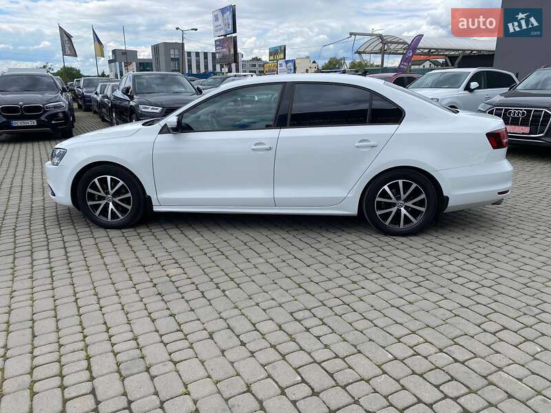 Седан Volkswagen Jetta 2016 в Львове