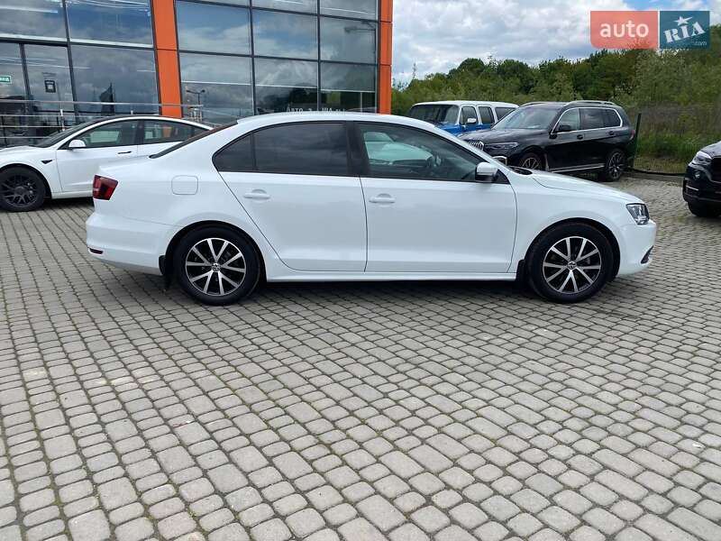Седан Volkswagen Jetta 2016 в Львове