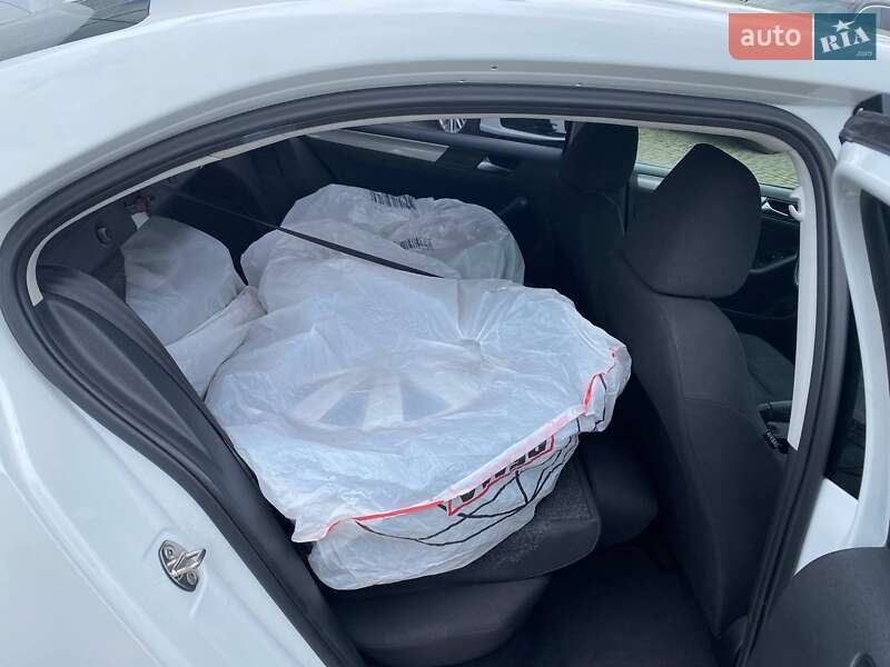Седан Volkswagen Jetta 2016 в Львове
