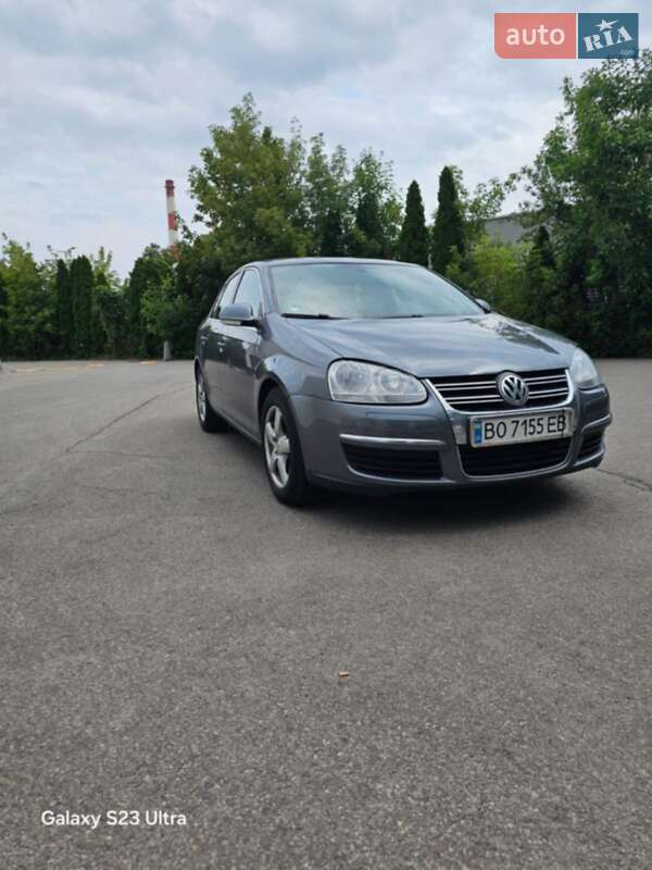Седан Volkswagen Jetta 2010 в Тернополі