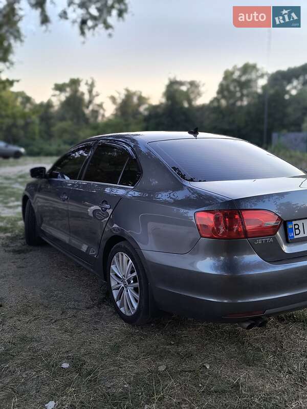 Седан Volkswagen Jetta 2012 в Полтаві