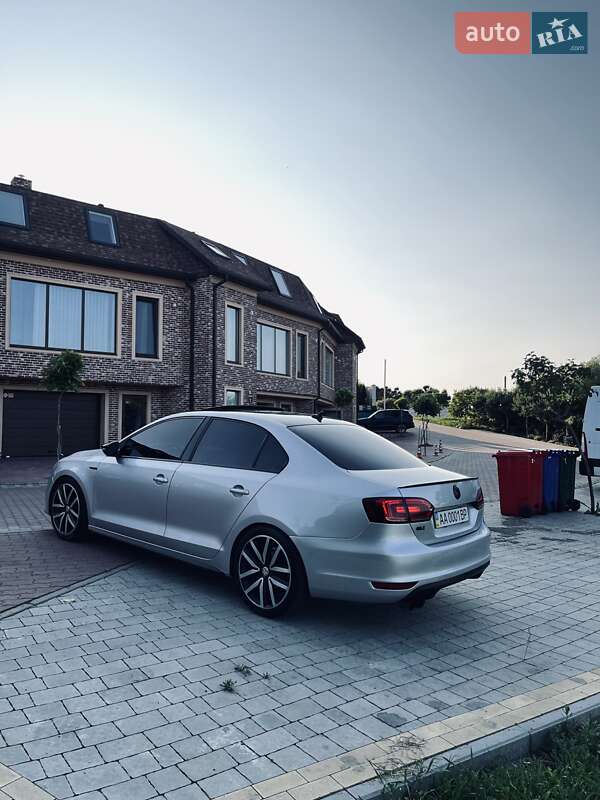 Седан Volkswagen Jetta 2013 в Черновцах