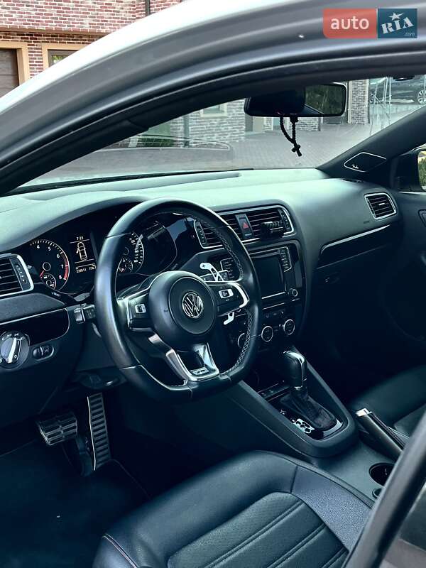 Седан Volkswagen Jetta 2013 в Черновцах