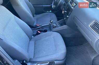 Седан Volkswagen Jetta 2011 в 