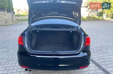 Седан Volkswagen Jetta 2011 в 