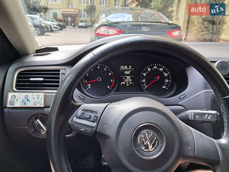 Седан Volkswagen Jetta 2012 в Софиевской Борщаговке