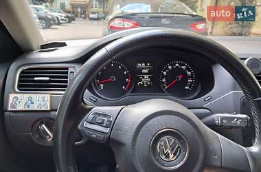 Седан Volkswagen Jetta 2012 в 