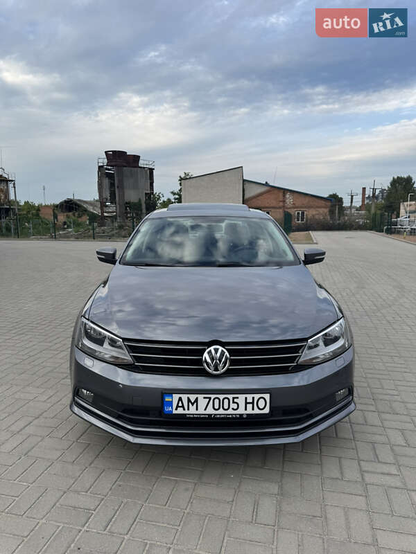 Седан Volkswagen Jetta 2013 в 