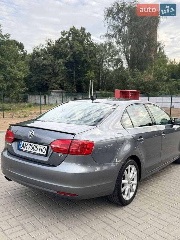 Седан Volkswagen Jetta 2013 в Житомире
