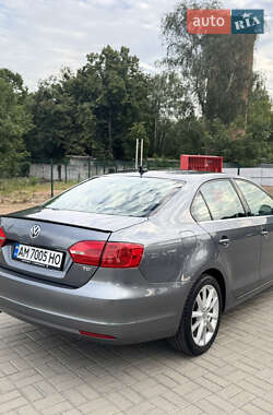 Седан Volkswagen Jetta 2013 в 
