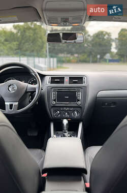 Седан Volkswagen Jetta 2013 в 