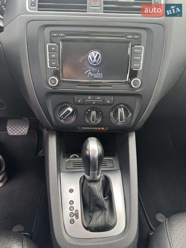 Седан Volkswagen Jetta 2013 в Житомире
