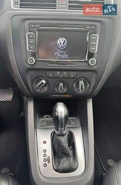 Седан Volkswagen Jetta 2013 в 