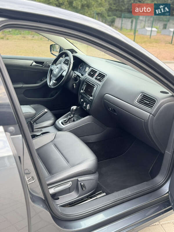 Седан Volkswagen Jetta 2013 в Житомире
