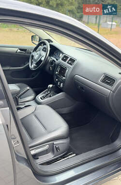 Седан Volkswagen Jetta 2013 в 