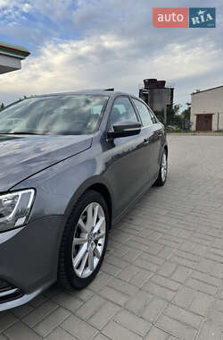 Седан Volkswagen Jetta 2013 в 