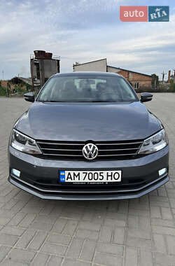 Седан Volkswagen Jetta 2013 в 
