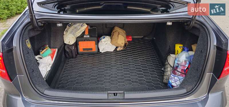 Седан Volkswagen Jetta 2016 в Борисполі