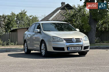 Седан Volkswagen Jetta 2010 в 