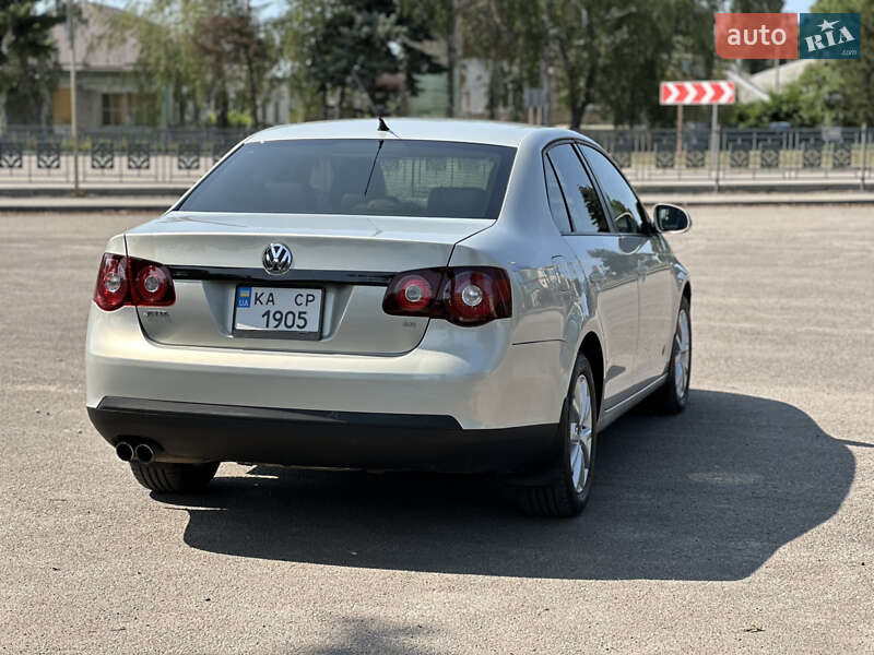 Седан Volkswagen Jetta 2010 в Первомайске