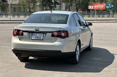 Седан Volkswagen Jetta 2010 в 
