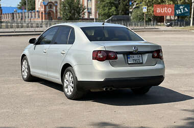 Седан Volkswagen Jetta 2010 в 