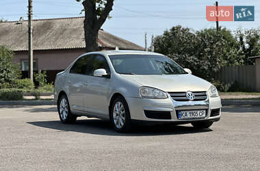 Седан Volkswagen Jetta 2010 в 