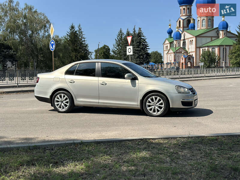 Седан Volkswagen Jetta 2010 в Первомайске