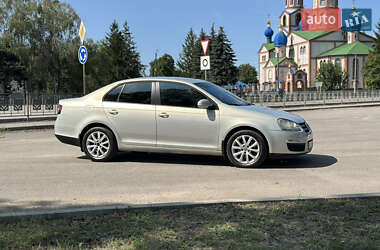 Седан Volkswagen Jetta 2010 в 
