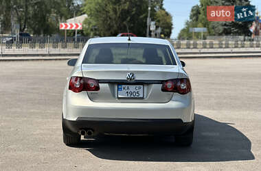 Седан Volkswagen Jetta 2010 в 