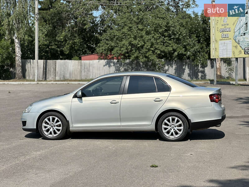 Седан Volkswagen Jetta 2010 в Первомайске