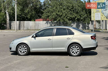 Седан Volkswagen Jetta 2010 в 