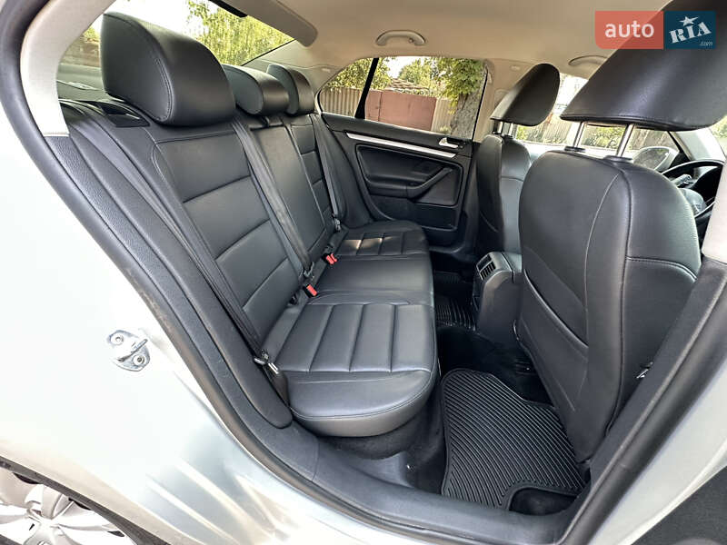 Седан Volkswagen Jetta 2010 в Первомайске