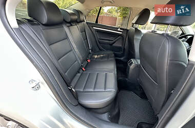 Седан Volkswagen Jetta 2010 в 