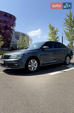 Седан Volkswagen Jetta 2016 в Киеве