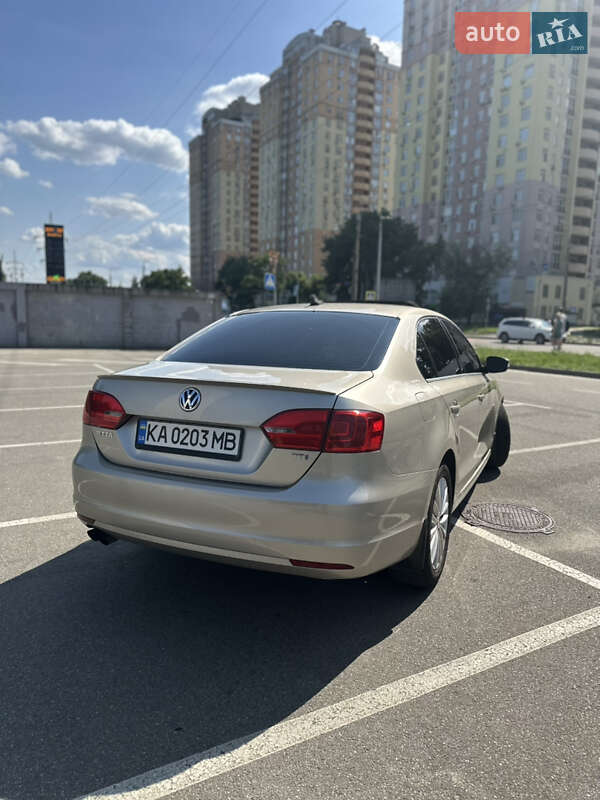 Седан Volkswagen Jetta 2012 в Києві
