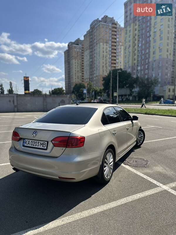 Седан Volkswagen Jetta 2012 в Києві