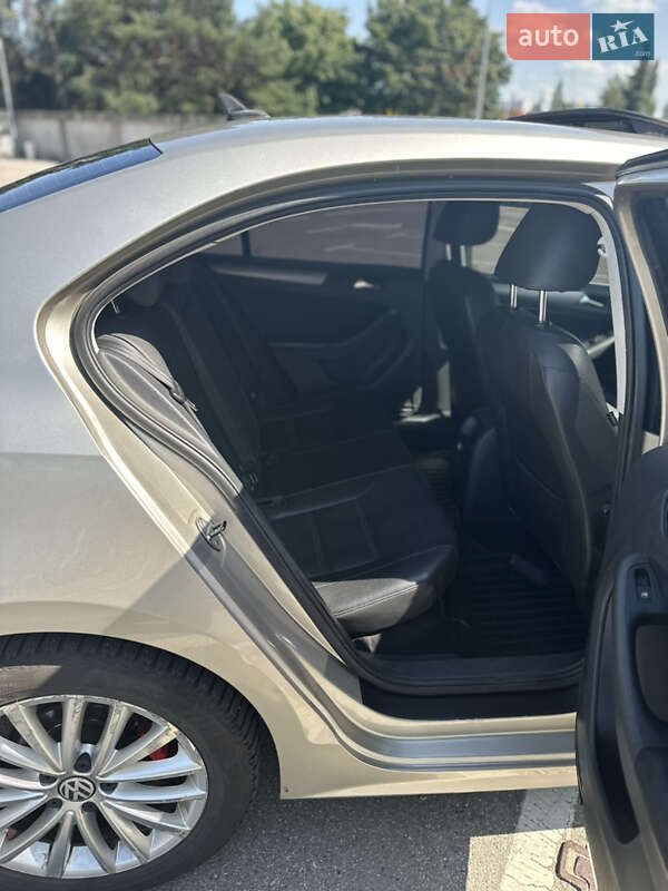 Седан Volkswagen Jetta 2012 в Києві