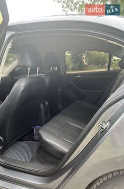 Седан Volkswagen Jetta 2010 в 