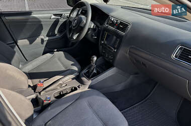 Седан Volkswagen Jetta 2011 в 