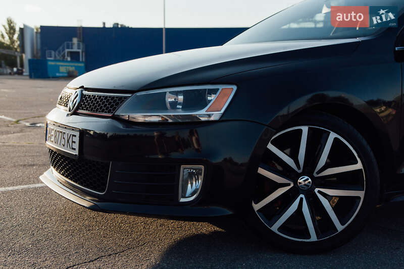 Седан Volkswagen Jetta 2011 в Дніпрі