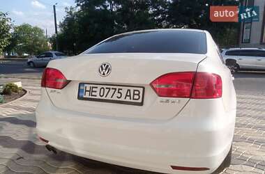 Седан Volkswagen Jetta 2011 в 