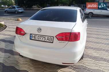 Седан Volkswagen Jetta 2011 в 