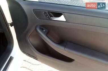 Седан Volkswagen Jetta 2011 в 